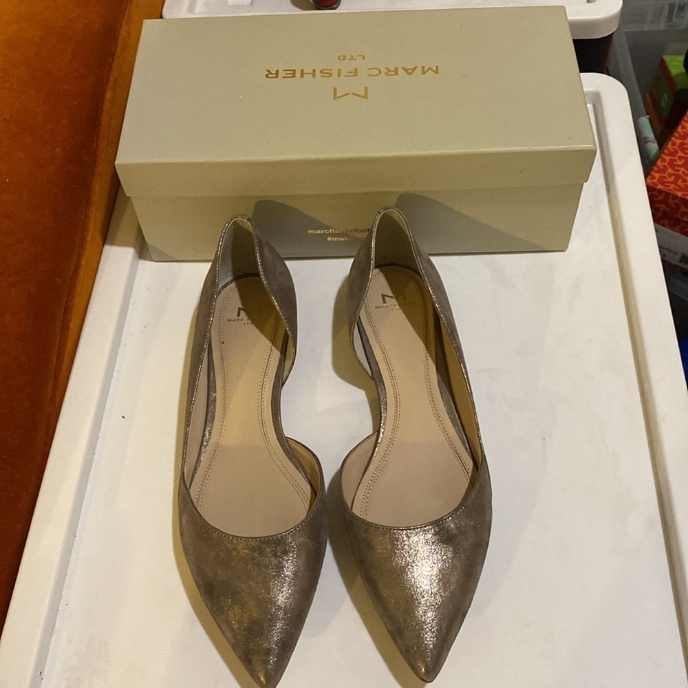 Marc Fisher LTD Sunny Women's Metallic Ballet Flats with Closed Toe and Low Heel - Picture 2 of 6